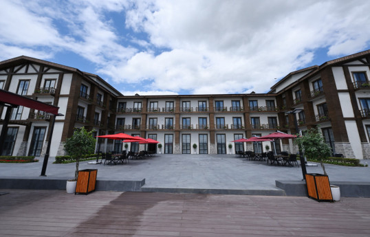 Le président Ilham Aliyev et son épouse Mehriban Aliyeva participent à l’inauguration de l’Hôtel Agaly