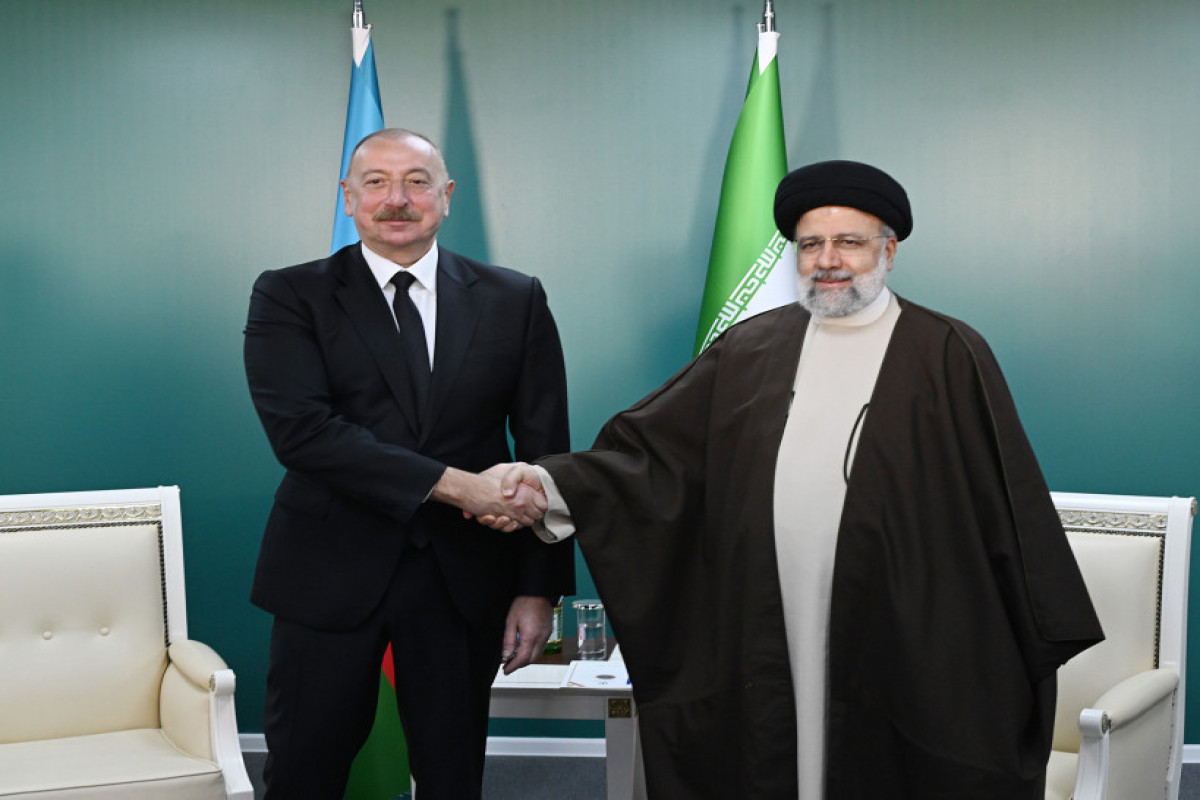 Les présidents Aliyev et Raïssi se rencontrent à la frontière entre l’Azerbaïdjan et l’Iran
