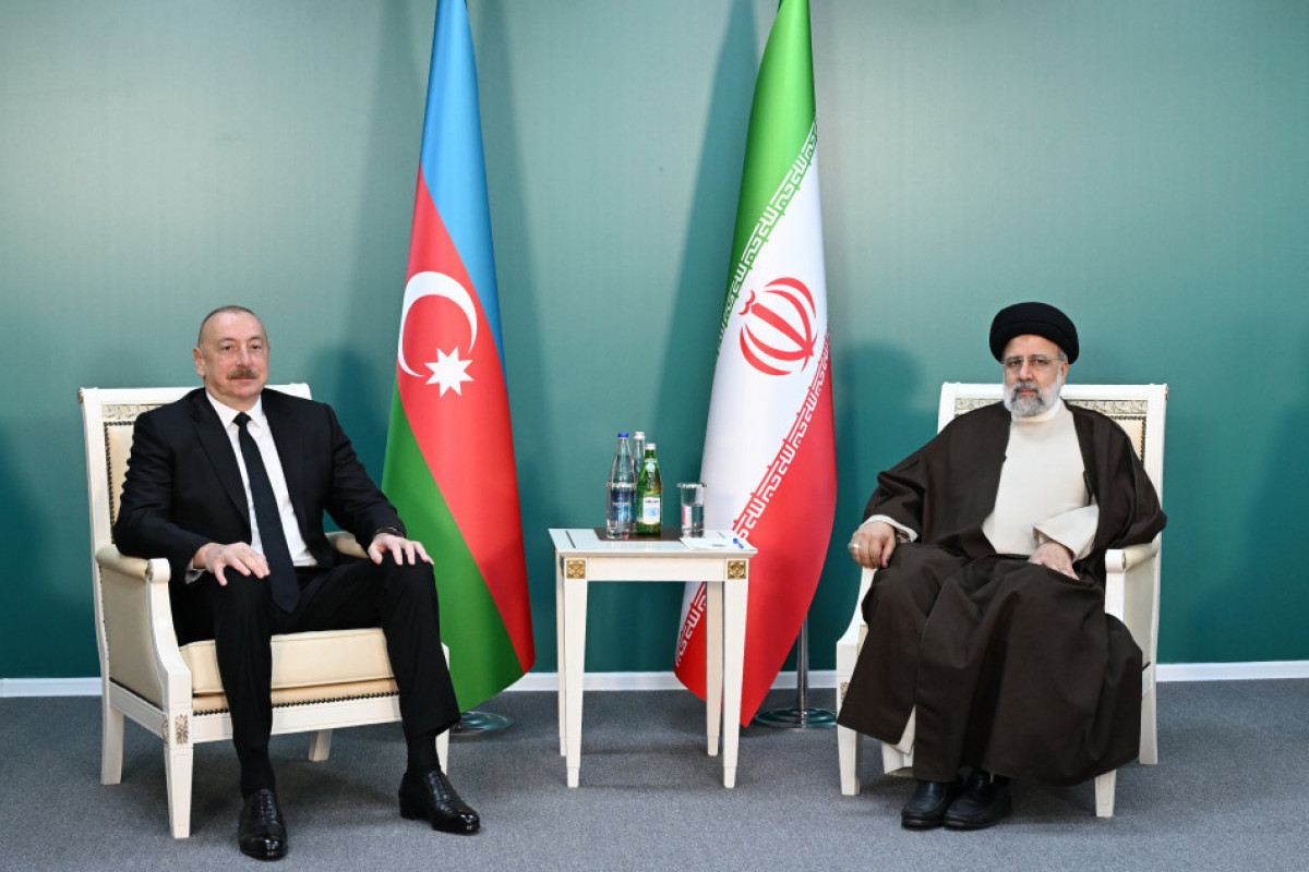 Le président Aliyev partage une publication concernant l’atterrissage d’urgence de l’hélicoptère du président iranien Raïssi