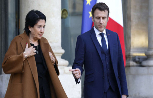 En Géorgie, la présidente appelle Macron à venir dans son pays