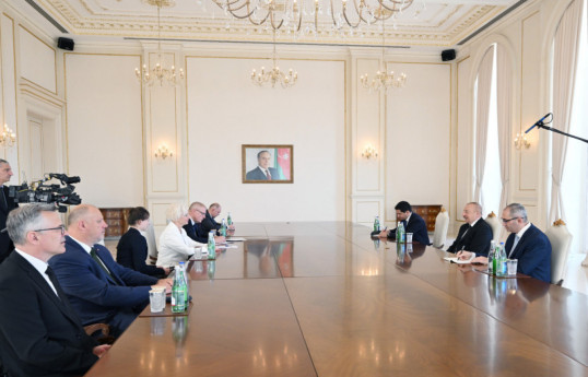 Le président azerbaïdjanais reçoit la délégation menée par la présidente de la Saeima lettone