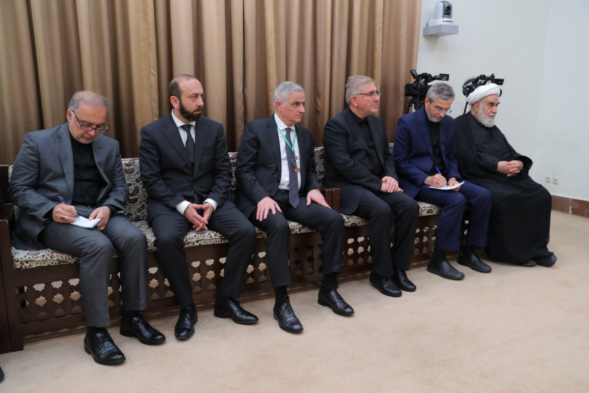 Le Guide suprême iranien reçoit le Premier ministre arménien