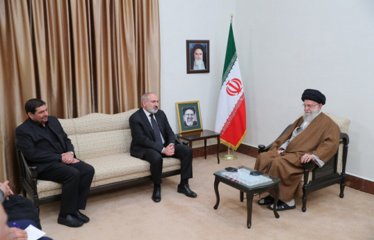 Le Guide suprême iranien reçoit le Premier ministre arménien