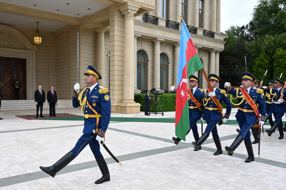 Cérémonie d'accueil officiel du président tadjik Emomali Rahmon - Photo 
