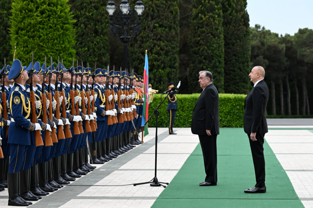 Cérémonie d'accueil officiel du président tadjik Emomali Rahmon - Photo 