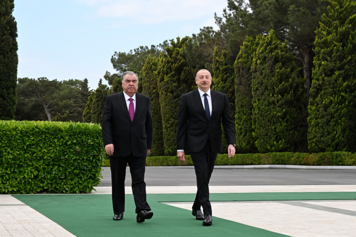 Cérémonie d'accueil officiel du président tadjik Emomali Rahmon - Photo 
