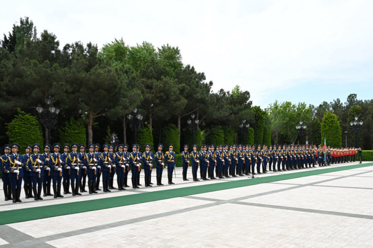 Cérémonie d'accueil officiel du président tadjik Emomali Rahmon - Photo 