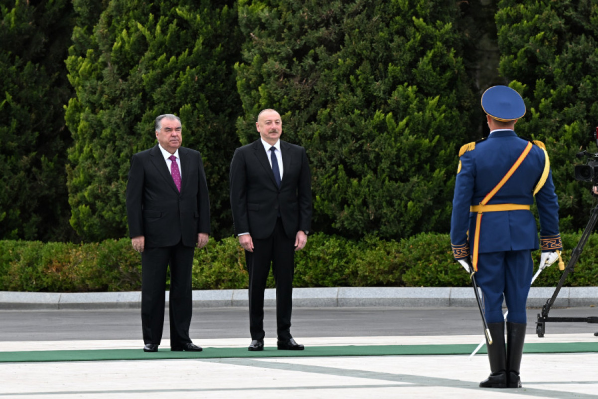 Cérémonie d'accueil officiel du président tadjik Emomali Rahmon - Photo 