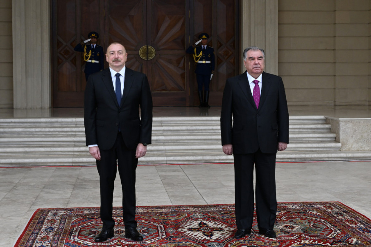 Cérémonie d'accueil officiel du président tadjik Emomali Rahmon - Photo 