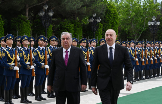 Cérémonie d'accueil officiel du président tadjik Emomali Rahmon - Photo 