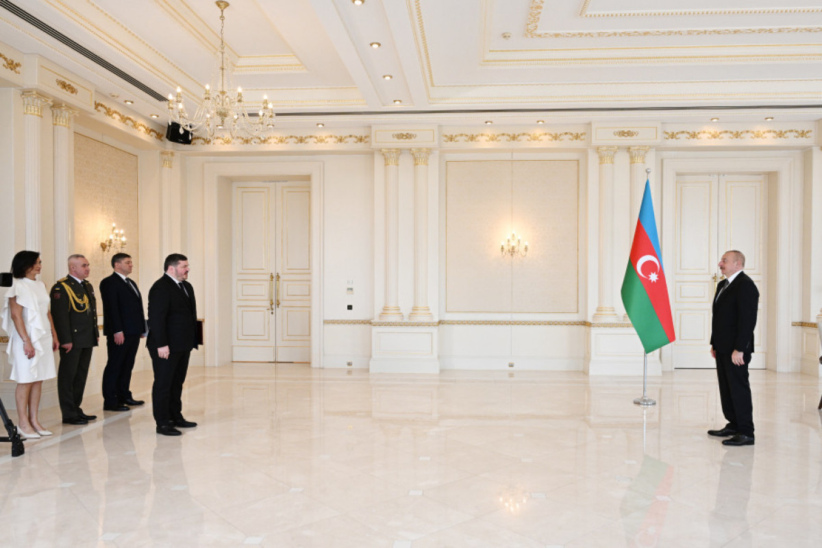 Le président Ilham Aliyev reçoit les lettres de créance du nouvel ambassadeur d’Ukraine
