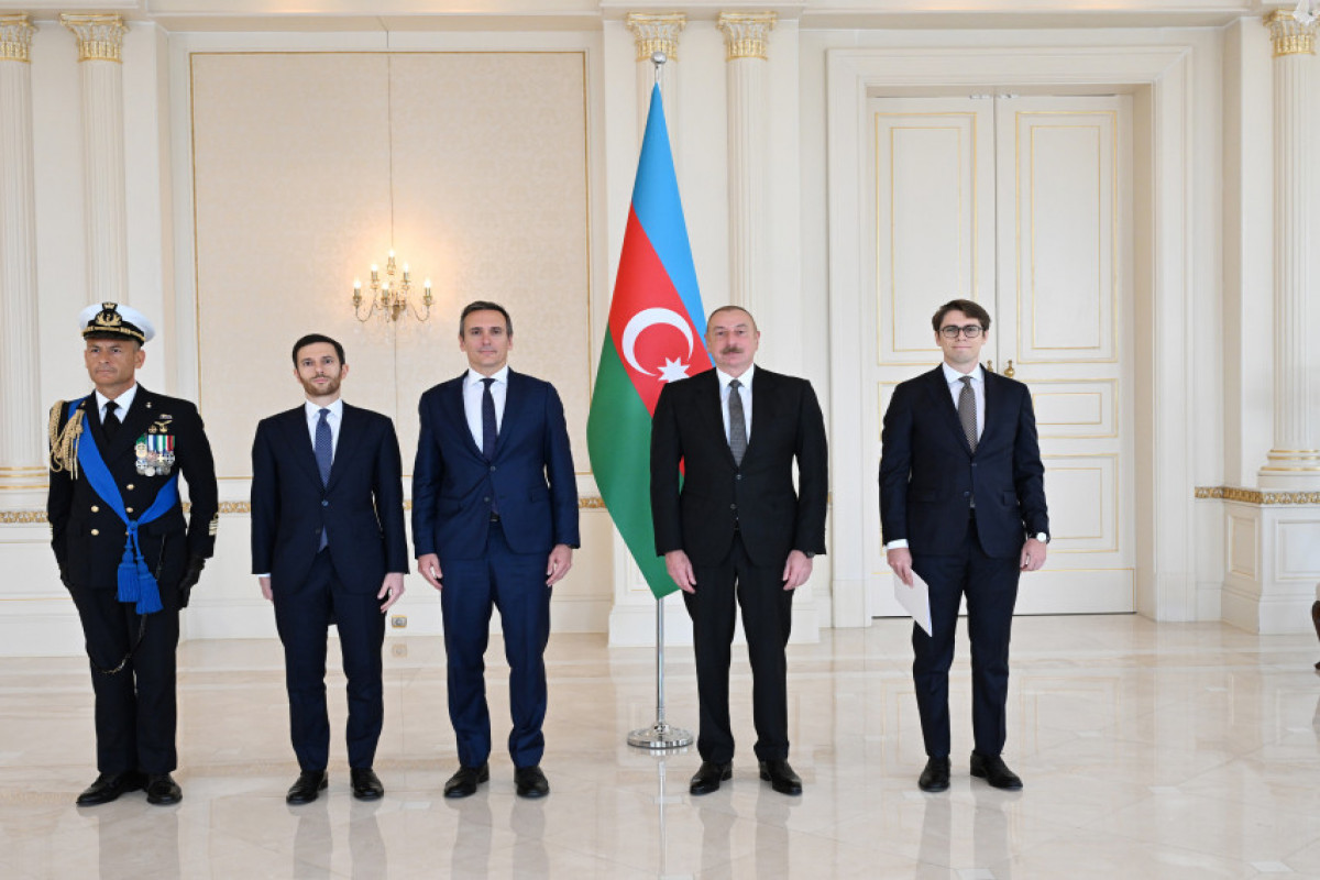 Le nouvel ambassadeur d’Italie en Azerbaïdjan remet ses lettres de créance au président azerbaïdjanais