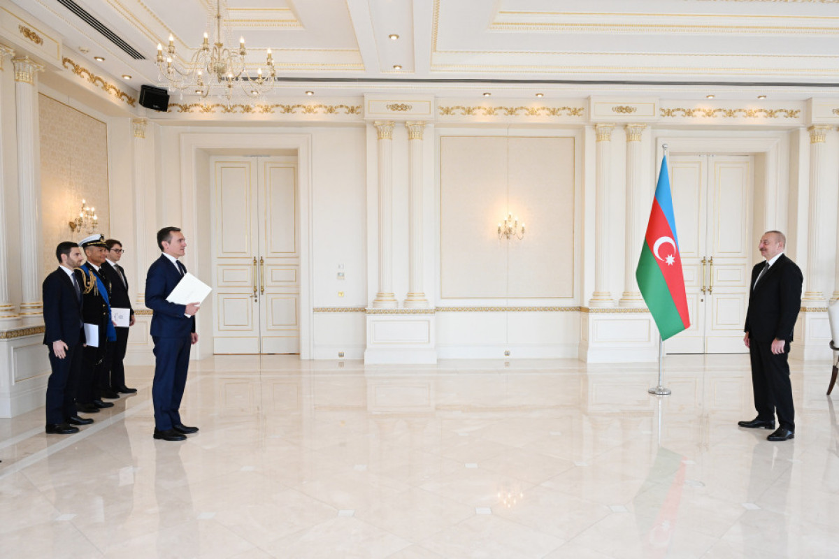 Le nouvel ambassadeur d’Italie en Azerbaïdjan remet ses lettres de créance au président azerbaïdjanais