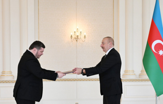 Le président Ilham Aliyev reçoit les lettres de créance du nouvel ambassadeur d’Ukraine