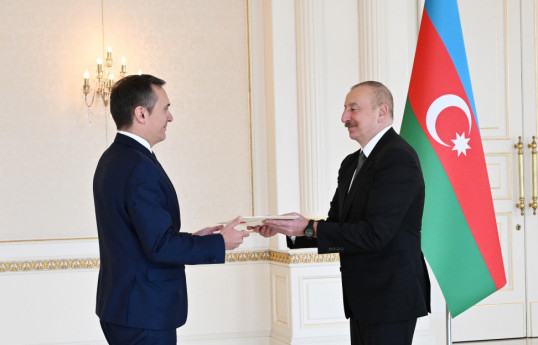 Le nouvel ambassadeur d’Italie en Azerbaïdjan remet ses lettres de créance au président azerbaïdjanais