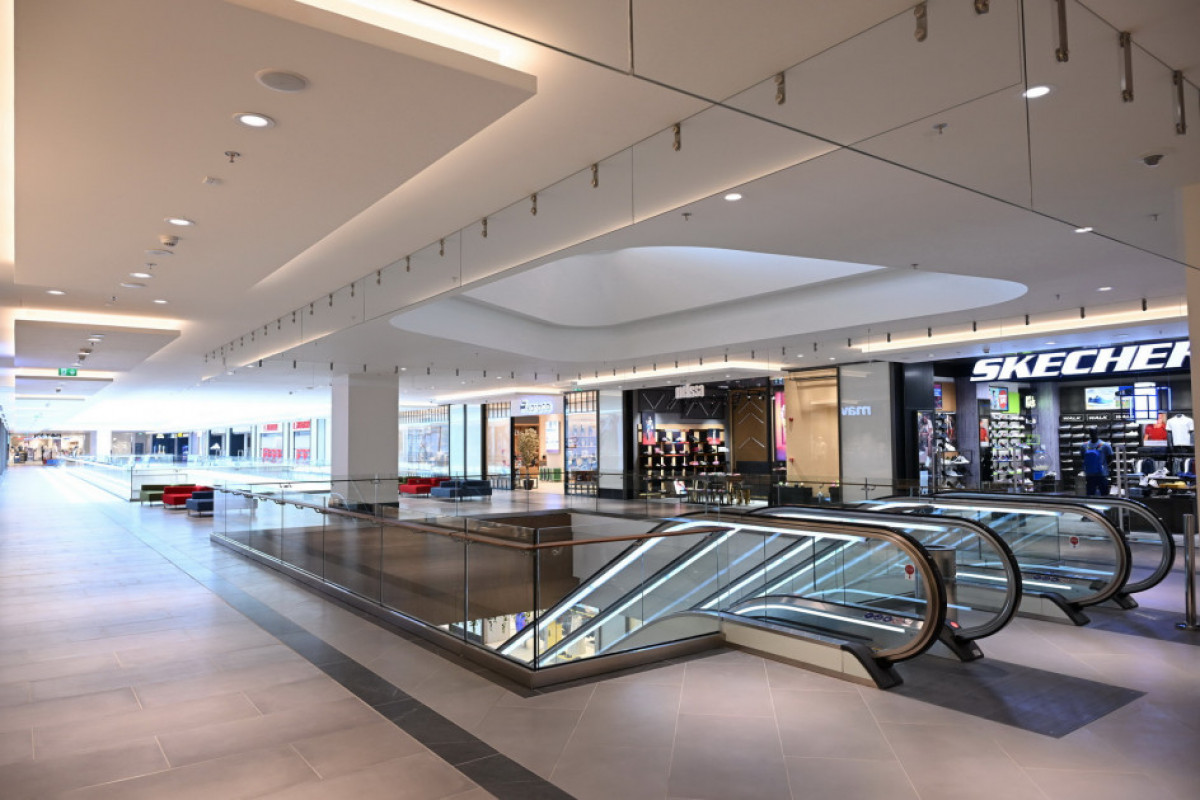 Le président Ilham Aliyev et son épouse Mehriban Aliyeva participent à la présentation du projet Cresent Bay et à l’inauguration du centre commercial Crescent Mall
