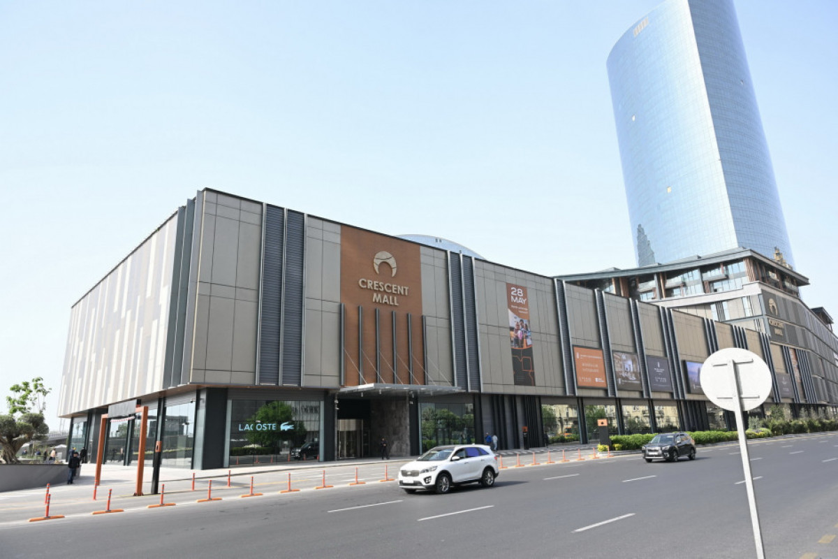 Le président Ilham Aliyev et son épouse Mehriban Aliyeva participent à la présentation du projet Cresent Bay et à l’inauguration du centre commercial Crescent Mall