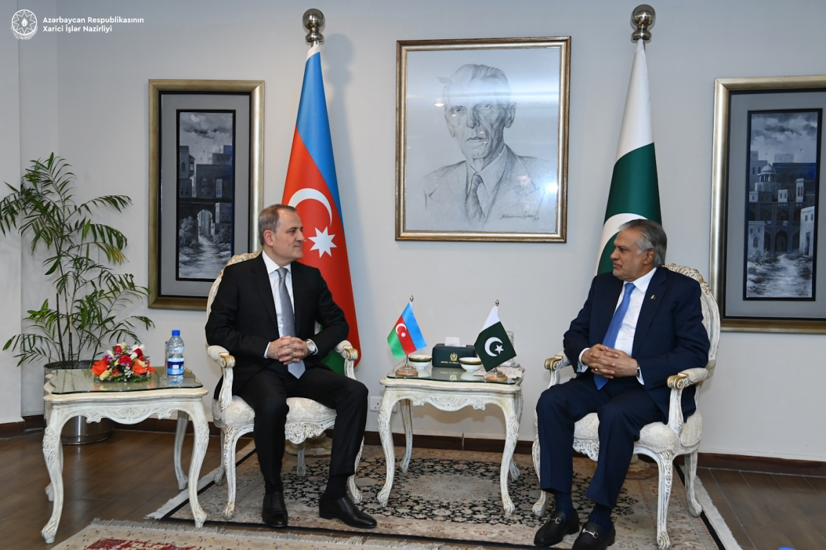 Le ministre azerbaïdjanais des Affaires étrangères s'entretient avec son homologue pakistanais à Islamabad