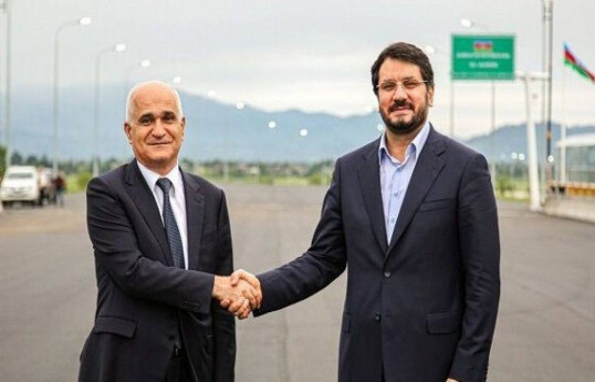 Le vice-Premier ministre azerbaïdjanais et le ministre iranien discutent des derniers accords conclus entre les deux pays