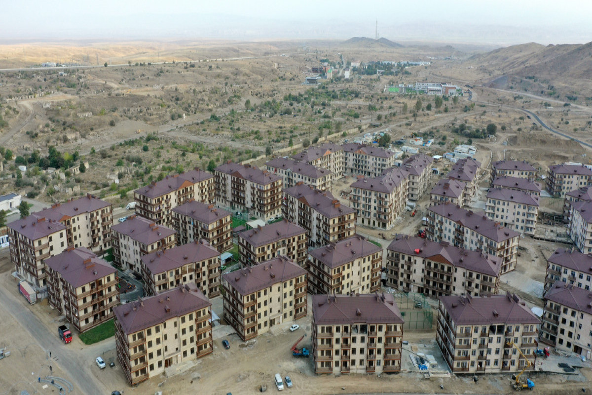 Le président de la République participe à l’inauguration d’un complexe résidentiel construit à Djabraïl - Photo 