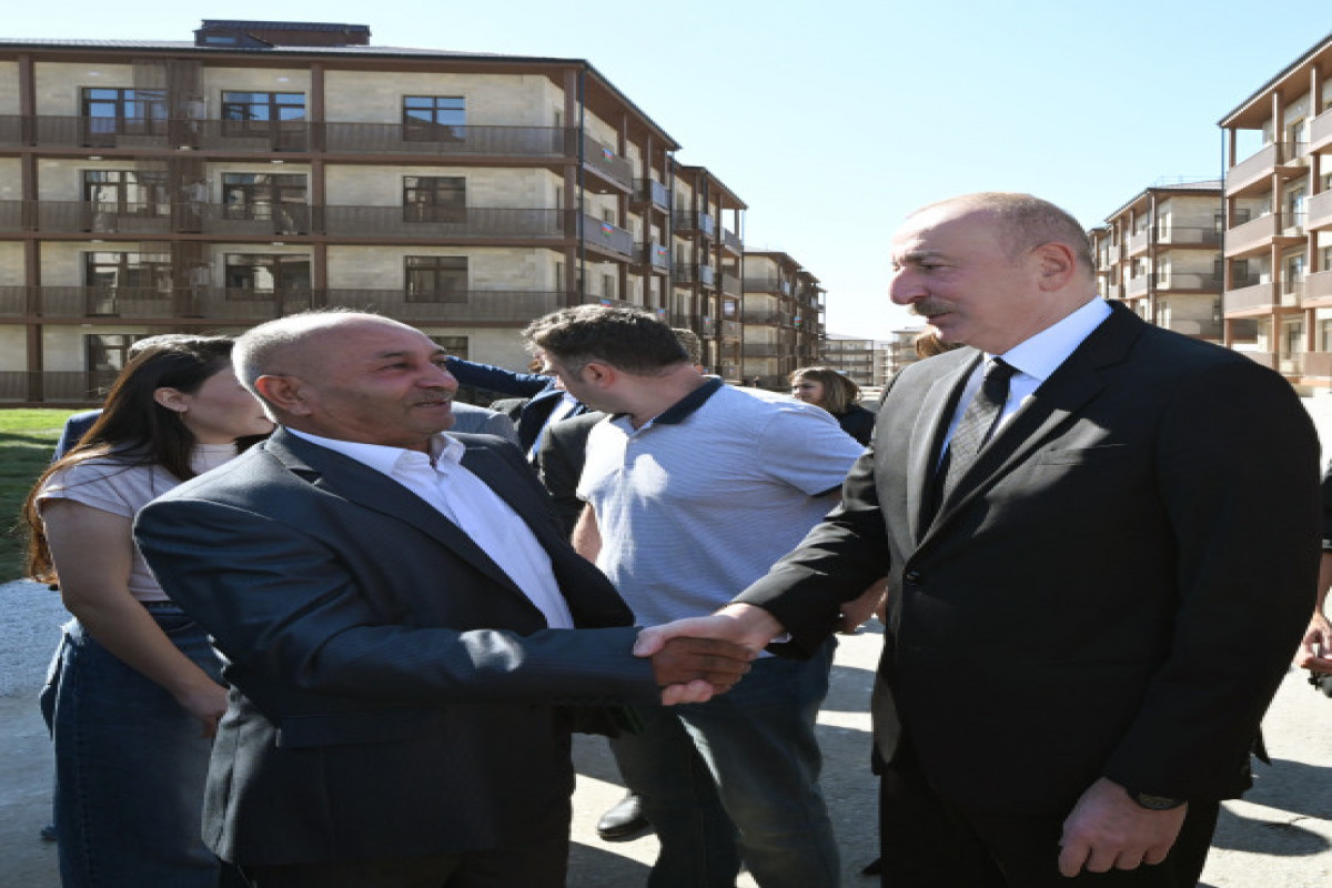 Le président de la République participe à l’inauguration d’un complexe résidentiel construit à Djabraïl - Photo 