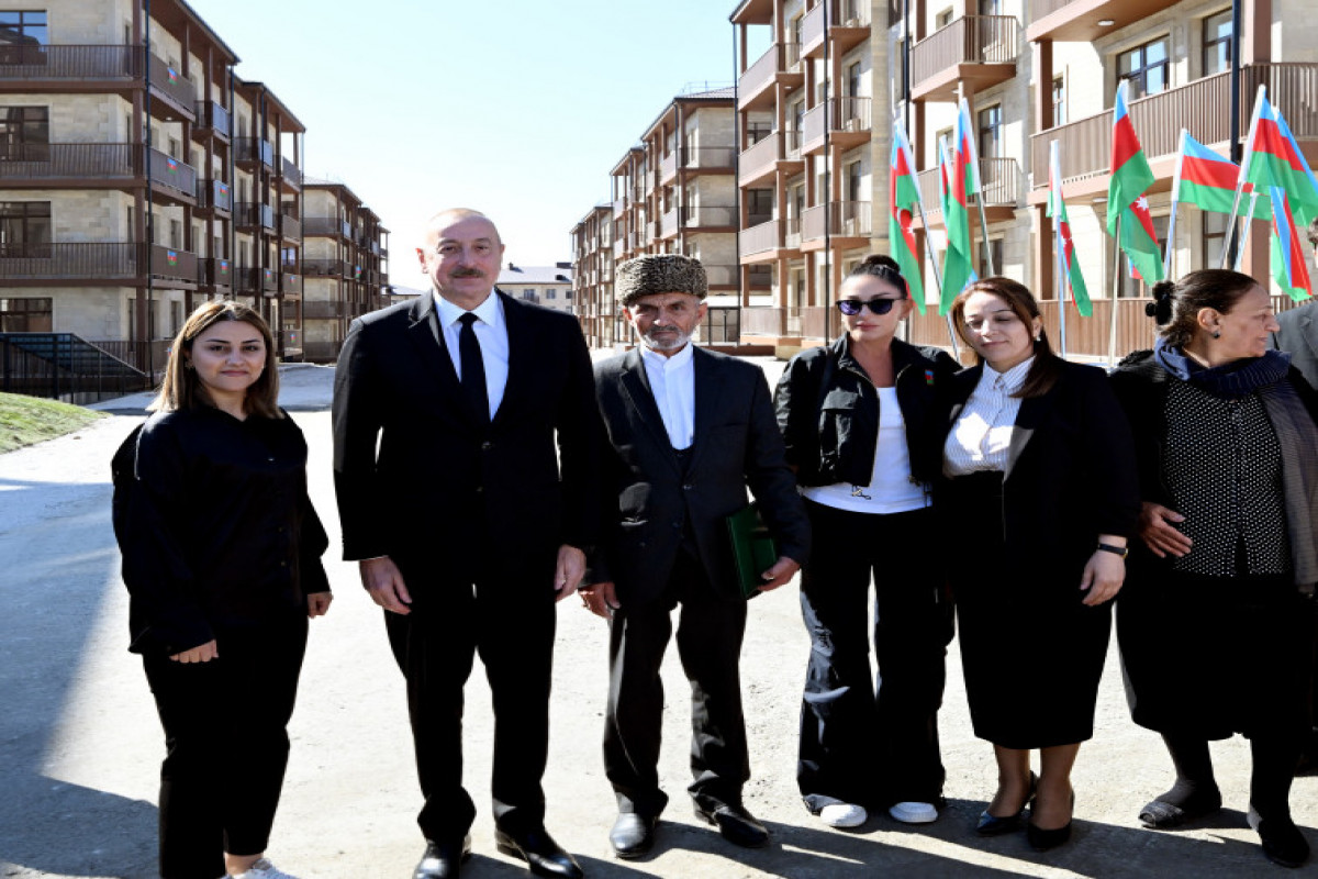 Le président de la République participe à l’inauguration d’un complexe résidentiel construit à Djabraïl - Photo 
