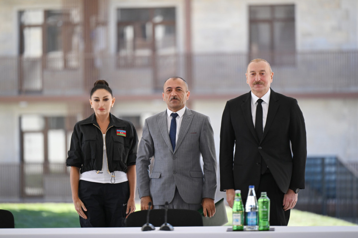 Le président de la République participe à l’inauguration d’un complexe résidentiel construit à Djabraïl - Photo 