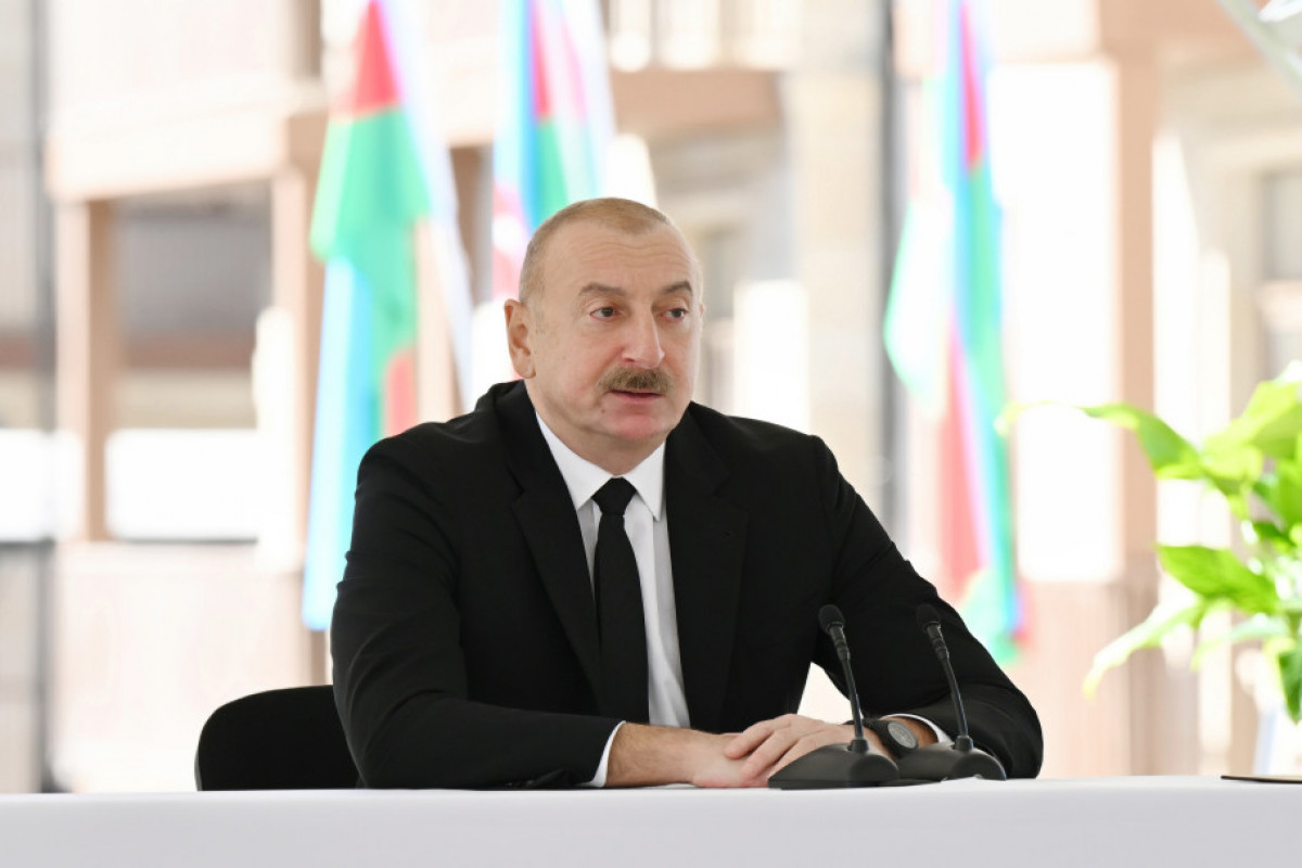 Le président de la République participe à l’inauguration d’un complexe résidentiel construit à Djabraïl - Photo 