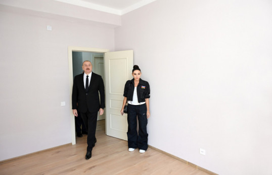 Le président de la République participe à l’inauguration d’un complexe résidentiel construit à Djabraïl - Photo 