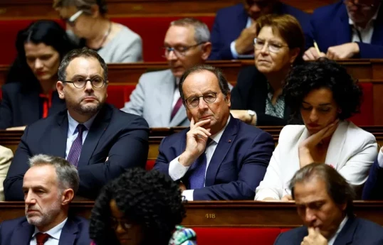 La déclaration d'Emmanuel Macron sur l'arrêt des livraisons d'armes à Israël n'est pas «forcément la plus appropriée», dit François Hollande