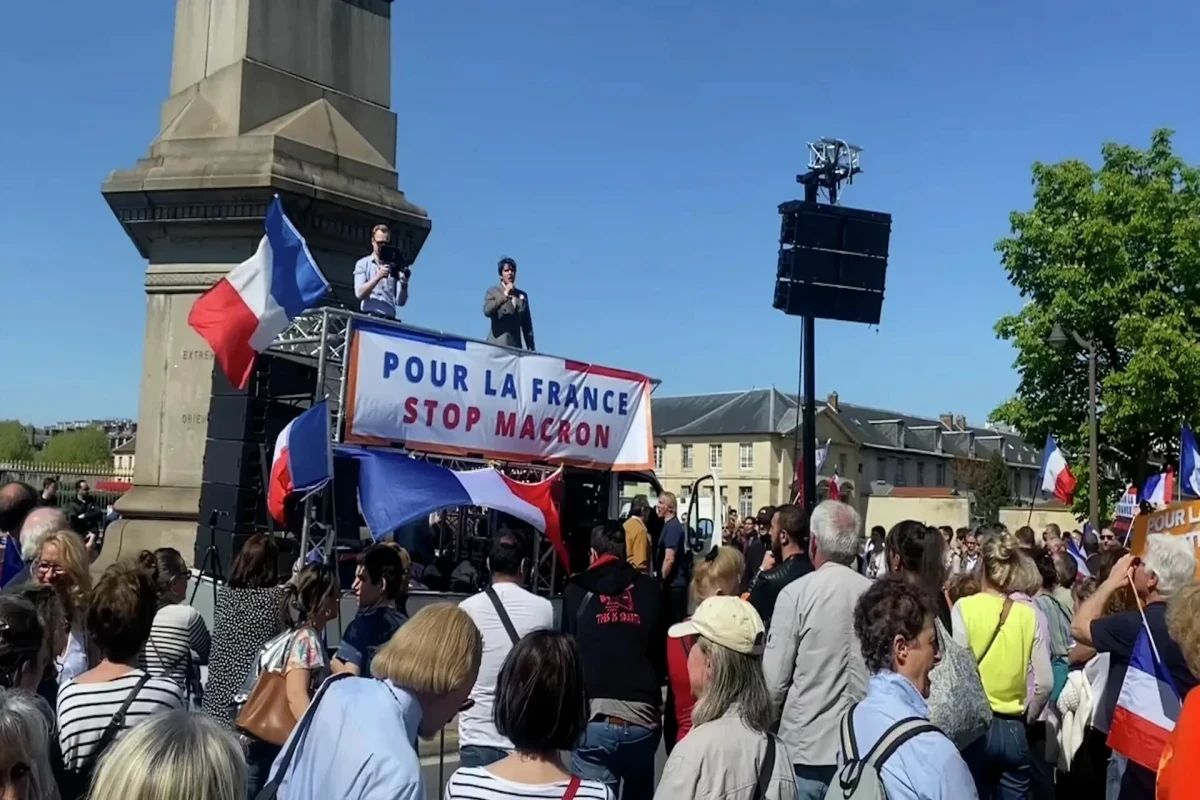 France : un rassemblement exige la démission de Macron