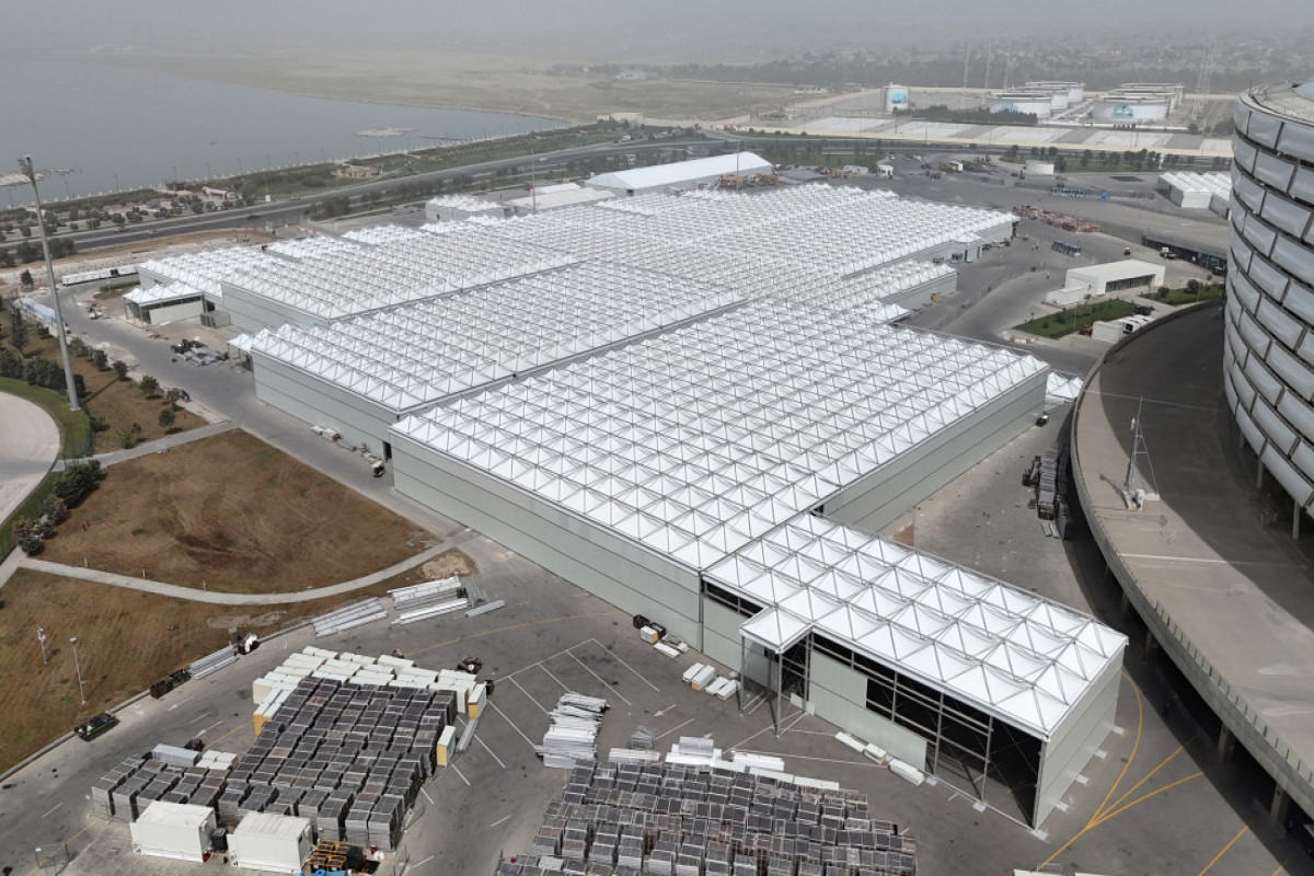 Le président Aliyev inspecte les préparatifs de la COP29 au Stade olympique de Bakou