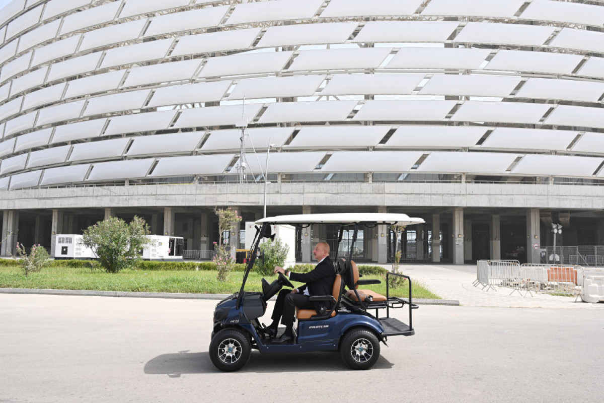 Le président Aliyev inspecte les préparatifs de la COP29 au Stade olympique de Bakou