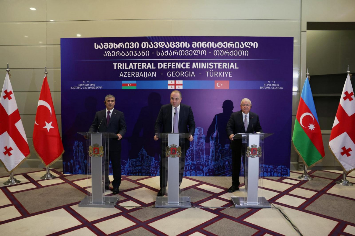 Les ministres de la Défense d'Azerbaïdjan, de Turquie et de Géorgie signent un mémorandum tripartite
