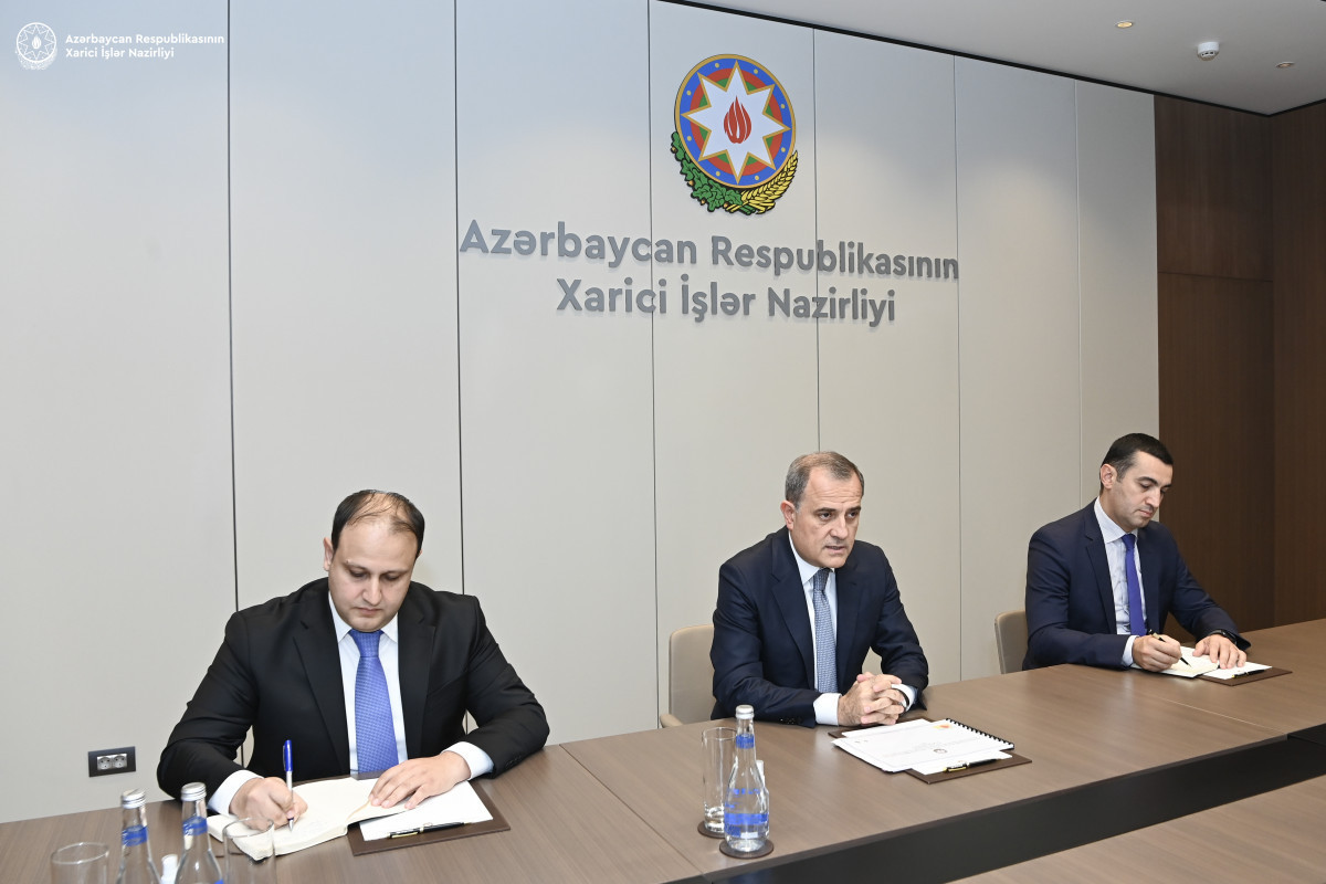 Djeyhoun Baïramov reçoit la nouvelle ambassadrice d'Algérie en Azerbaïdjan