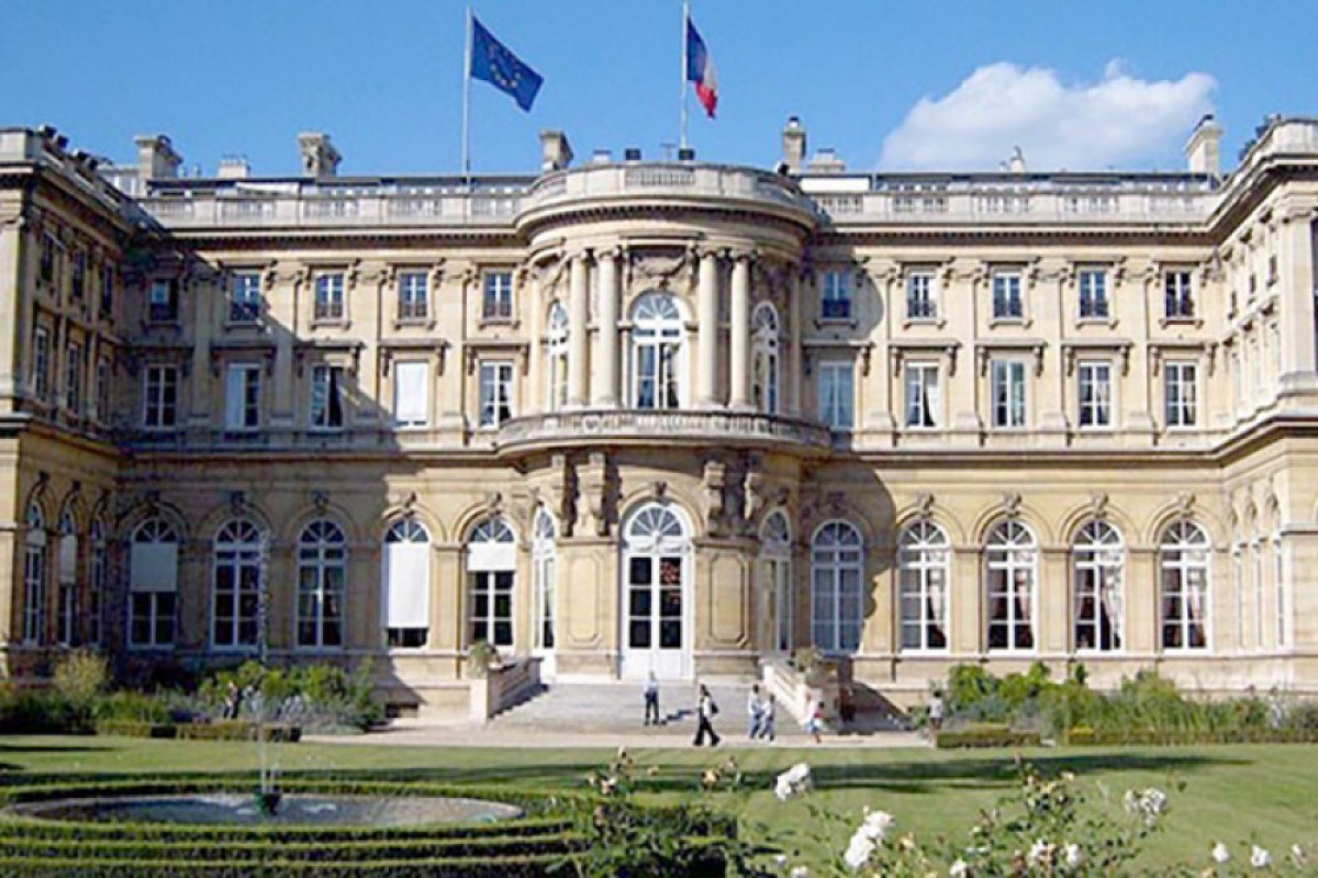 Le chargé d