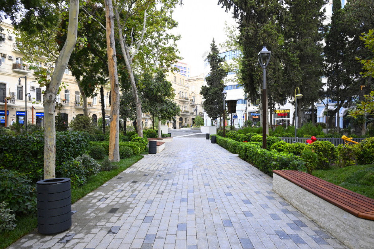Le président Ilham Aliyev visite le jardin Khagani et ses environs