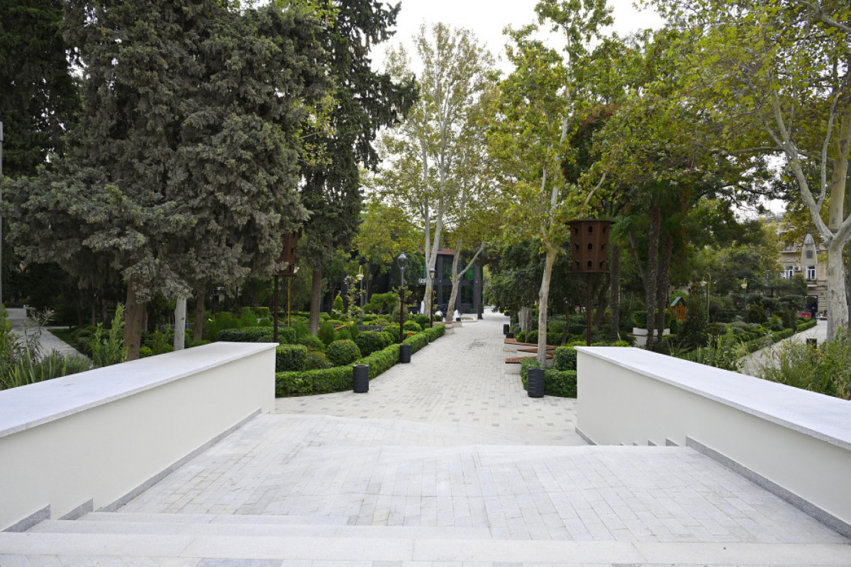 Le président Ilham Aliyev visite le jardin Khagani et ses environs