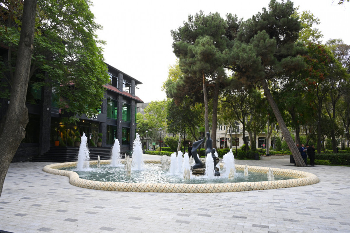 Le président Ilham Aliyev visite le jardin Khagani et ses environs