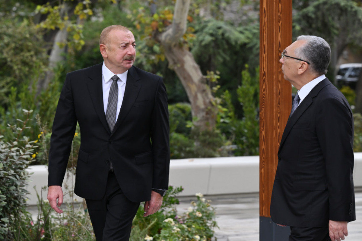 Le président Ilham Aliyev visite le jardin Khagani et ses environs
