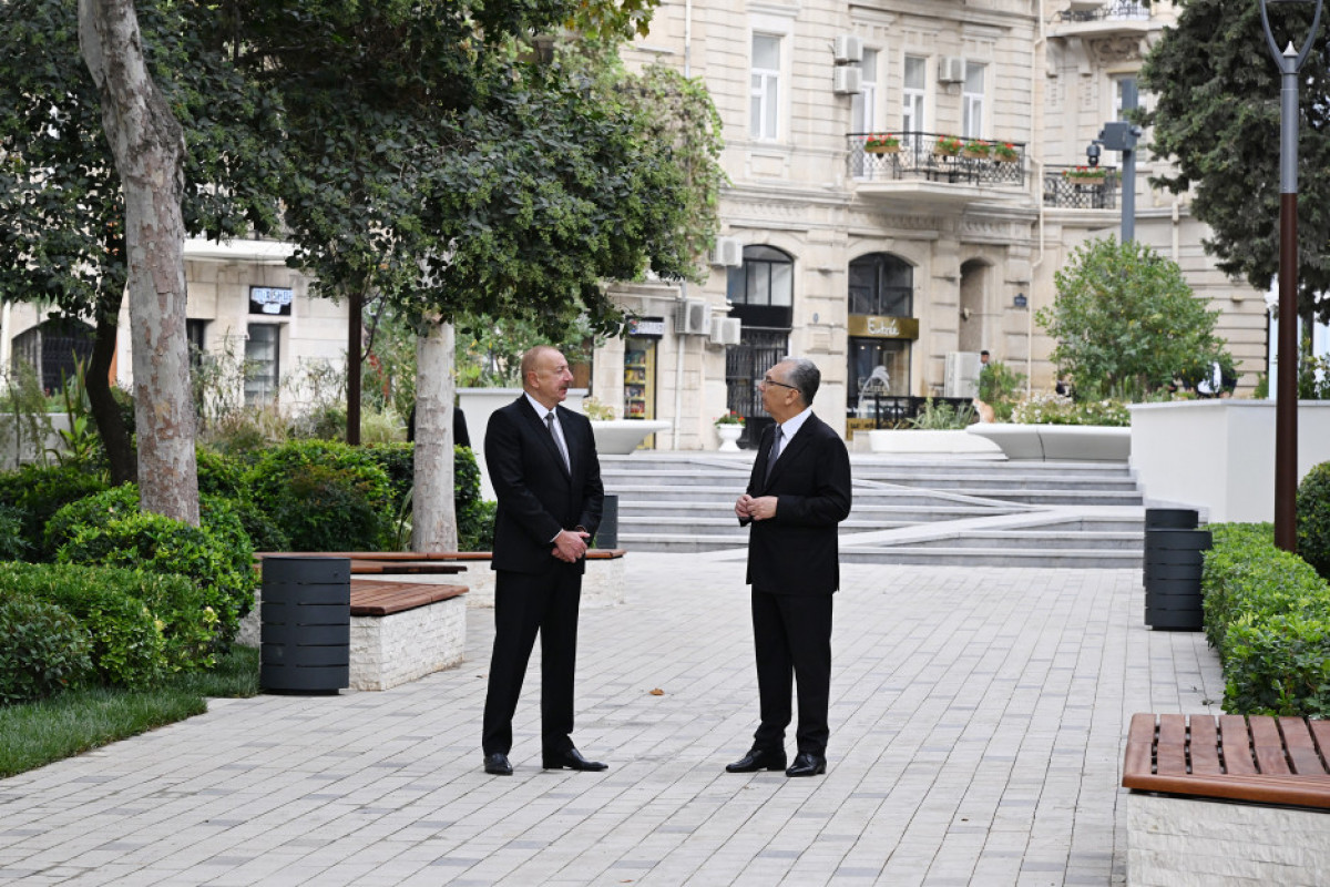Le président Ilham Aliyev visite le jardin Khagani et ses environs