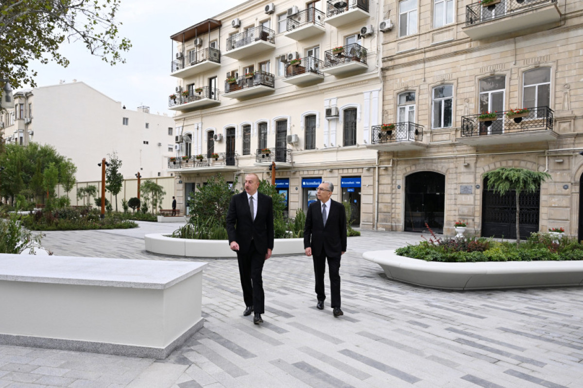 Le président Ilham Aliyev visite le jardin Khagani et ses environs