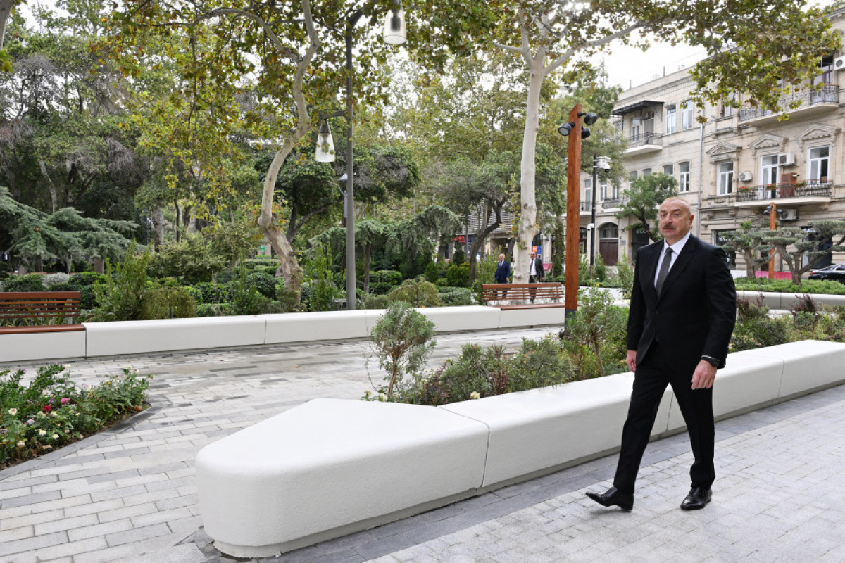 Le président Ilham Aliyev visite le jardin Khagani et ses environs