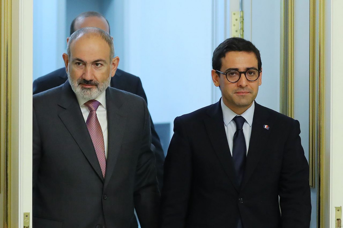 Nikol Pashinyan et Stéphane Séjourné discutent du traité de paix arméno-azerbaïdjanais
