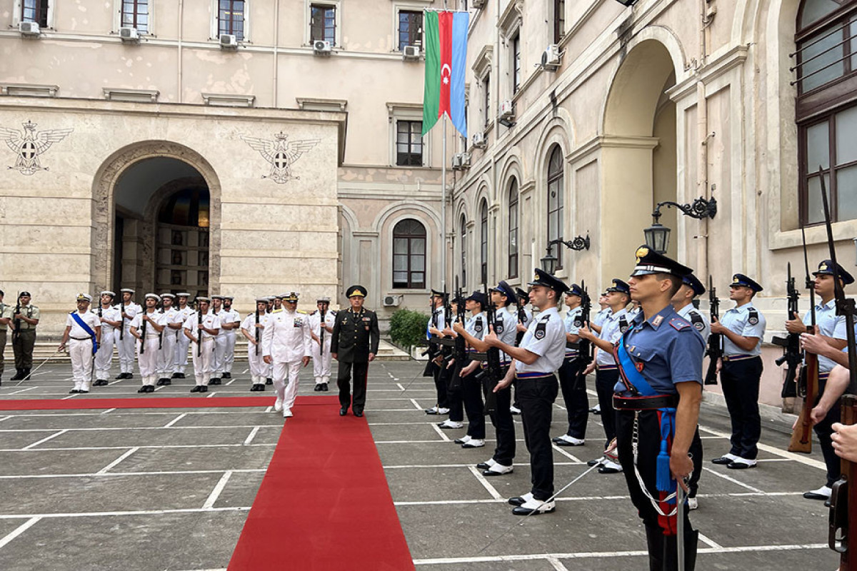 L'Azerbaïdjan et l'Italie discutent de leur coopération militaire
