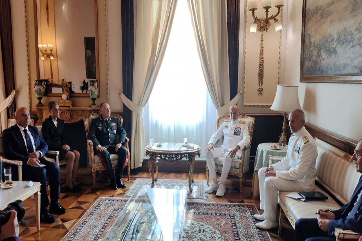 L'Azerbaïdjan et l'Italie discutent de leur coopération militaire