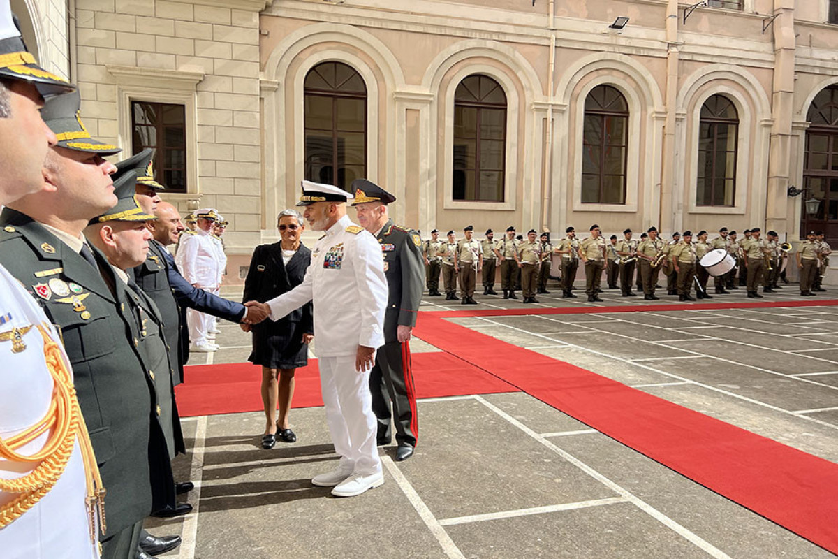 L'Azerbaïdjan et l'Italie discutent de leur coopération militaire