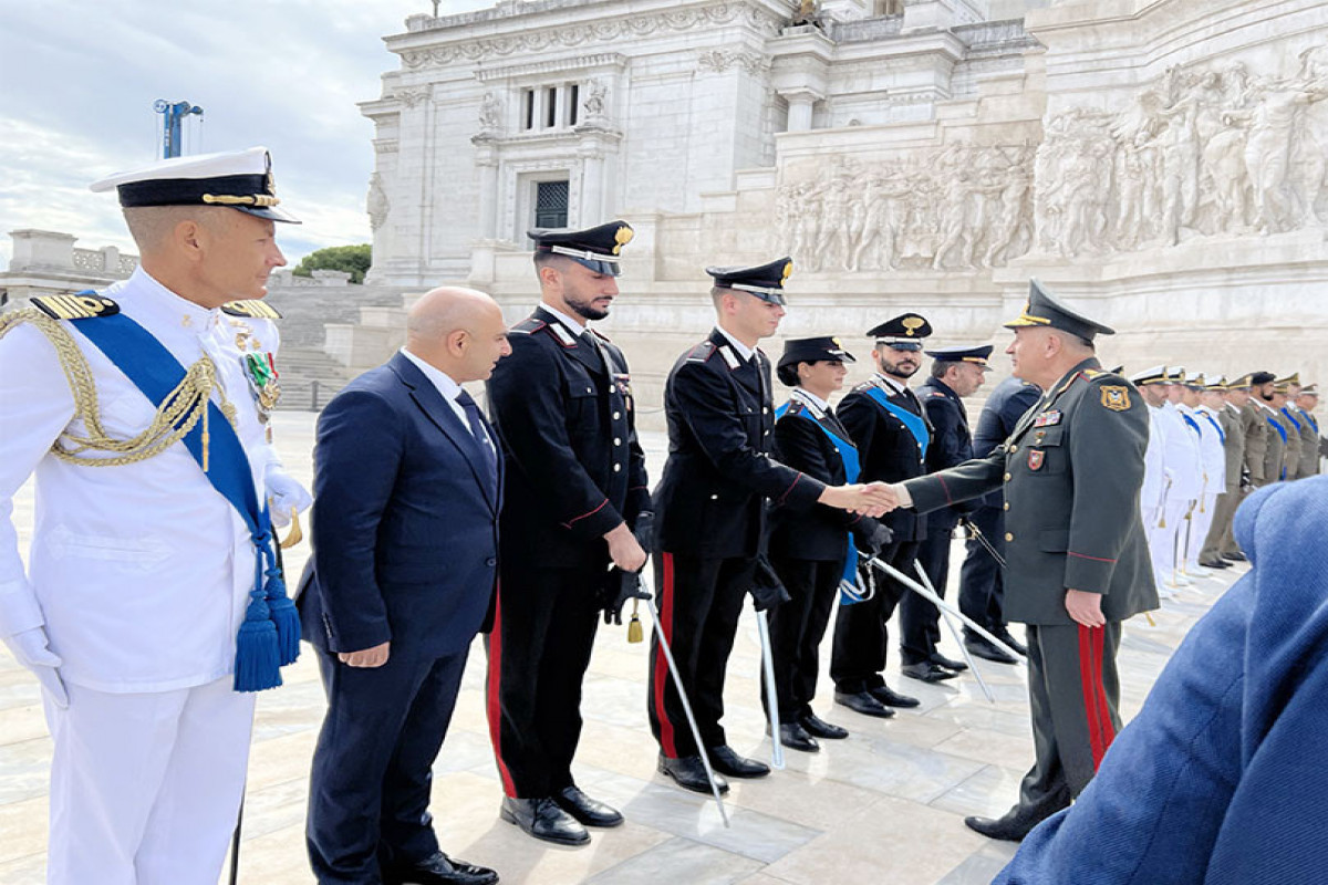 L'Azerbaïdjan et l'Italie discutent de leur coopération militaire