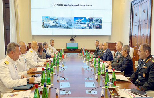 L'Azerbaïdjan et l'Italie discutent de leur coopération militaire