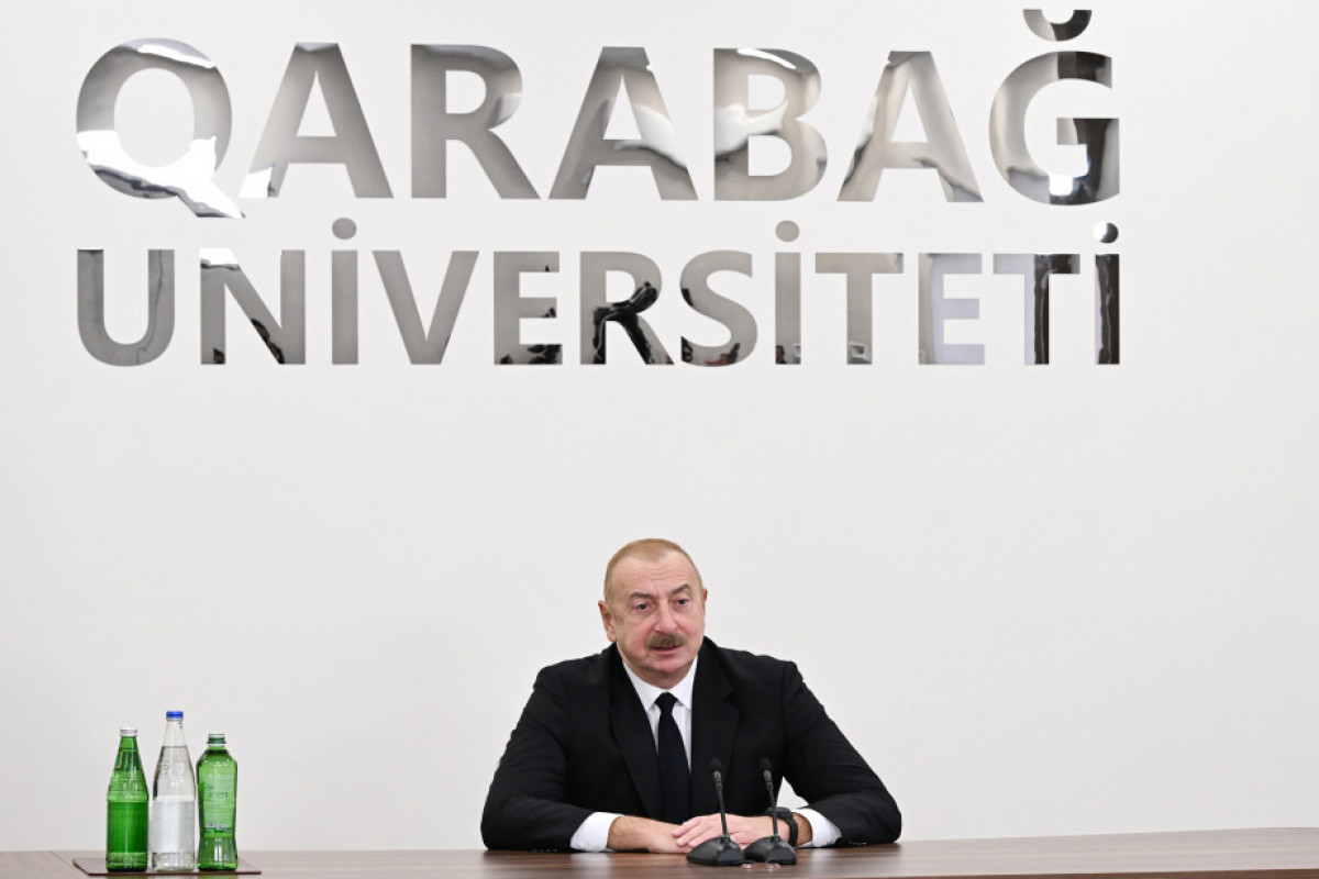 Ilham Aliyev parle de l’héroïsme des soldats azerbaïdjanais à sa rencontre avec les étudiants de l’Université du Karabagh